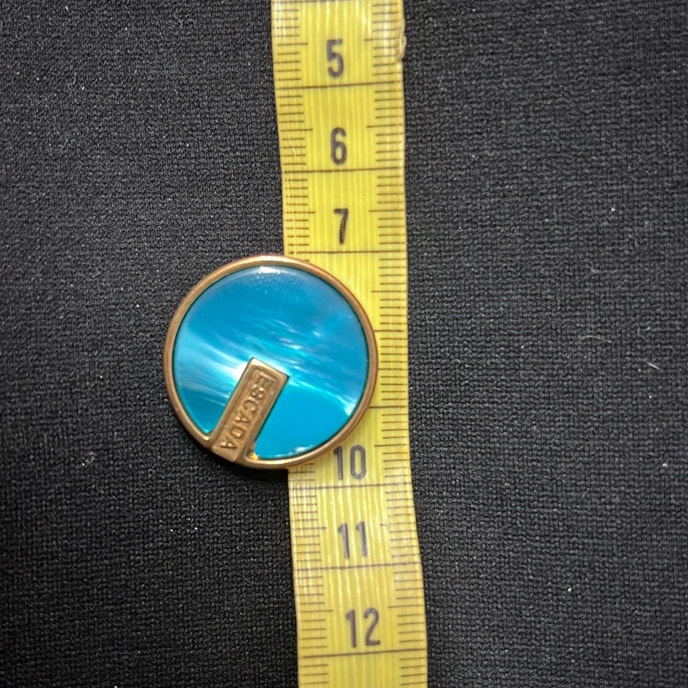 Escada Buttons - image 4